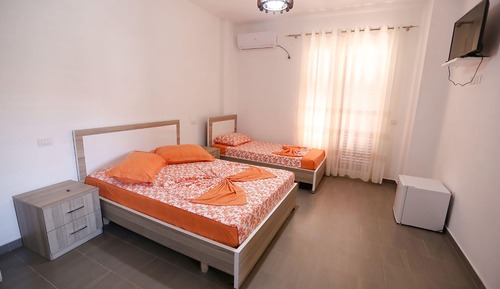 Habitación triple, balcón