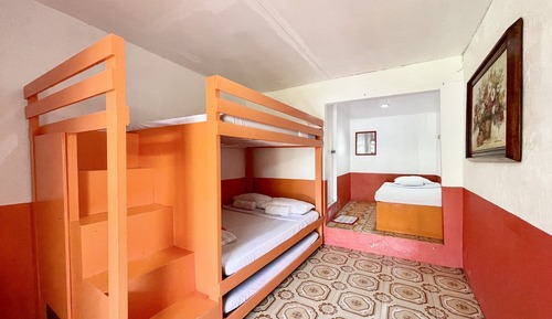 Habitación cuádruple, dormitorio mixto