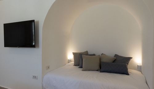 Habitación triple de lujo, balcón, vistas parciales al mar