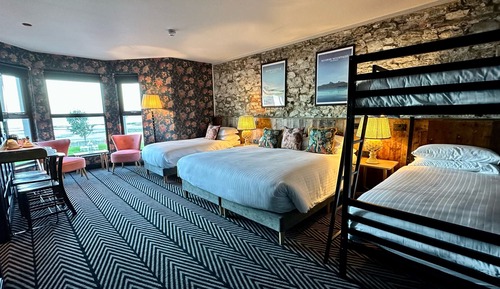 Habitación superior, varias camas