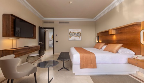 Unique Master Suite vista piscina