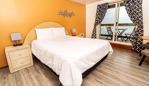 Queen Room on 2nd Floor with Viewing Balcony
