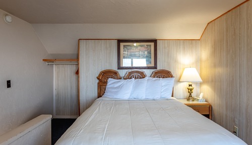 Queen Room with Loft and Bay View