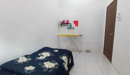 Habitación individual, baño compartido