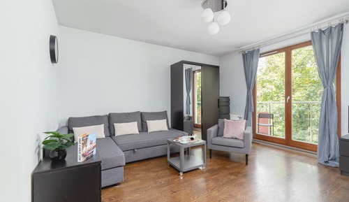 Studio, Balcony