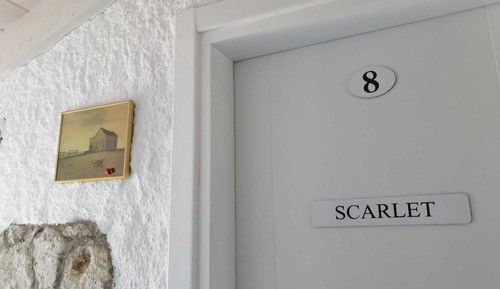 Scarlet 8