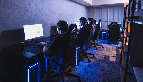 Habitación, no fumadores (Quintet eSports, For 5)