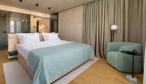 Habitación superior con 2 camas individuales, vistas a la ciudad