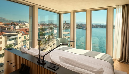 Premium Corner Twin Room, Sea View