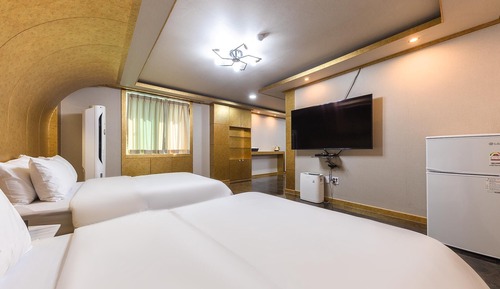 Room (Family Suite (Plenty of space unique )