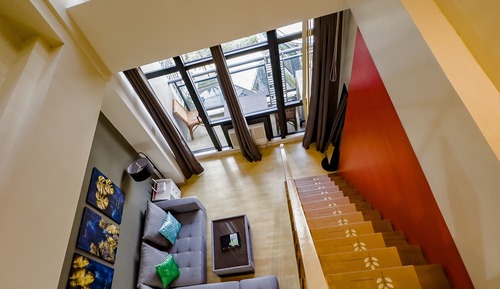 Loft superior, 1 habitación, balcón, vistas a la ciudad