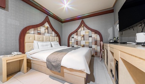 Room (Suite)