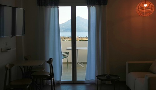 Apartamento familiar, 1 cama de matrimonio con sofá cama, balcón, vistas al mar