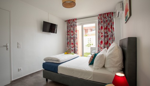 Suite exclusiva, 1 cama de matrimonio con sofá cama, balcón, vistas a la piscina