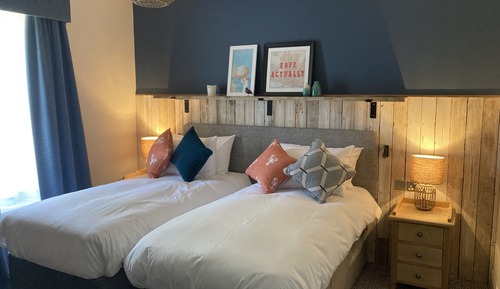 Habitación estándar con 1 cama doble o 2 individuales