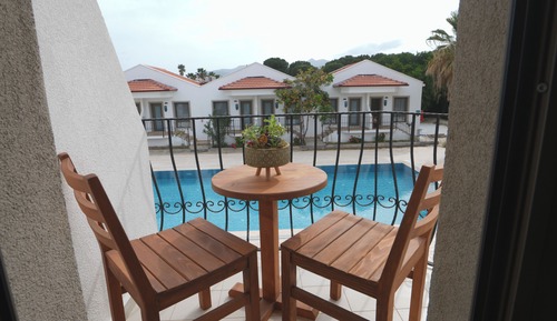 Habitación Deluxe doble, vistas a la piscina