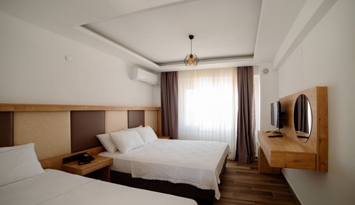 Habitación triple estándar, balcón, vistas a la ciudad