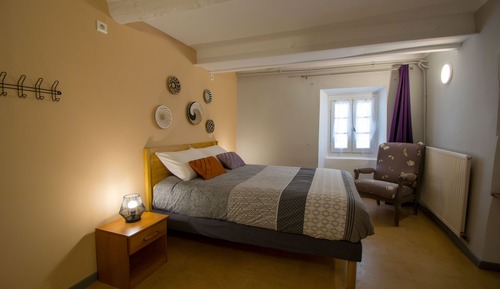 Habitación Confort con 1 cama doble o 2 individuales, baño privado, vistas al patio
