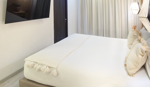 Habitación Deluxe doble, 1 cama de matrimonio con sofá cama, acceso a la piscina, vistas a la ciudad