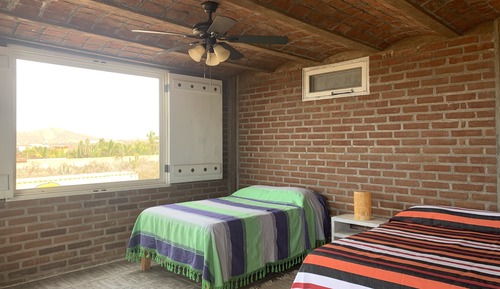 Habitación con 2 camas individuales, vistas al mar