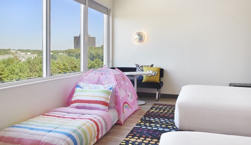 Habitación, 2 camas de matrimonio, vistas a la ciudad (Mobility Accessible, Roll-In Shower)