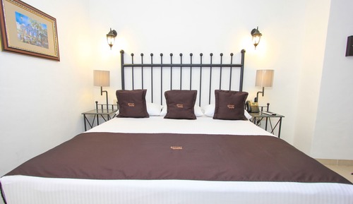 Habitación doble superior, 1 cama de matrimonio grande, en la zona del patio (KS Terraza)