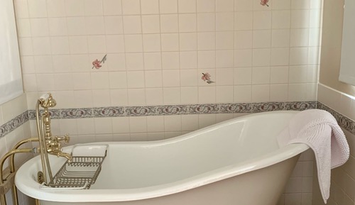 Rosa Mae Room