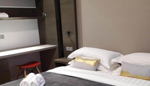Three-Bedroom Luxury Apartment with Balcony & Genting View