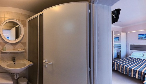 Habitación Confort con 1 cama doble o 2 individuales