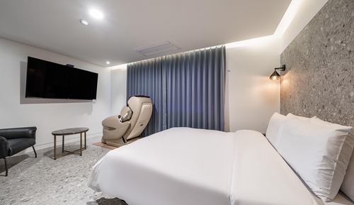 Room (Healing massage chairs (magic chairs )