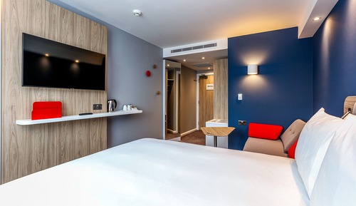 Habitación estándar, 1 cama de matrimonio con sofá cama (with Free Hot Breakfast)