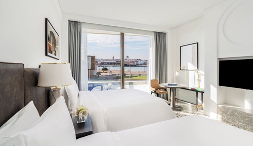 Habitación Deluxe, 2 camas de matrimonio, balcón (Deluxe Gold)