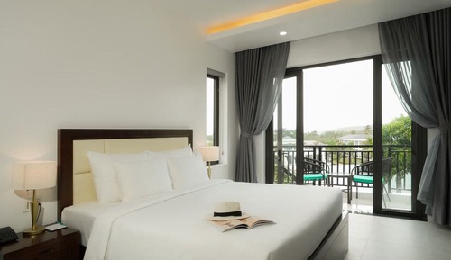 Habitación Signature doble, 1 cama de matrimonio, vistas a la piscina