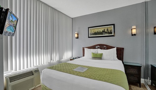 Suite, solo para hombres, vistas a la piscina