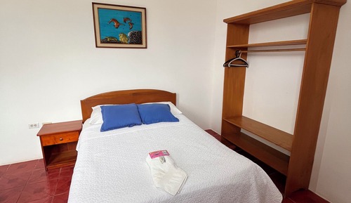 Habitación con 2 camas individuales