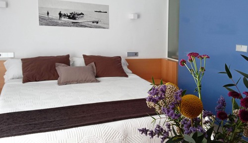 Habitación Confort con 1 cama doble o 2 individuales, vistas parciales al mar