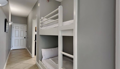 Apartamento, varias camas, patio, vistas al mar (#614 West - No Pets Allowed)