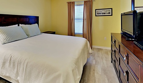 Apartamento, varias camas, balcón, vistas al mar (#605 East - No Pets Allowed)