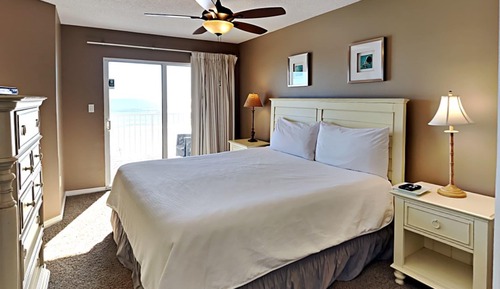 Apartamento, varias camas, balcón, vistas al mar (#403 East - No Pets Allowed)