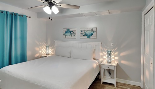 Apartamento, varias camas, balcón, vistas al mar (Pelican Isle #104 - No Pets Allowed)