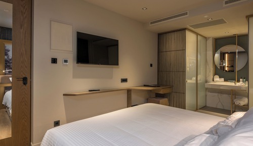 Cozy Room, Queen Bed (without window nor balcony)