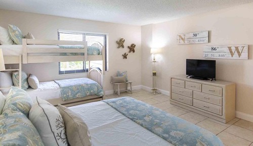 Apartamento, varias camas, balcón, vistas al mar (#105 - No Pets Allowed)