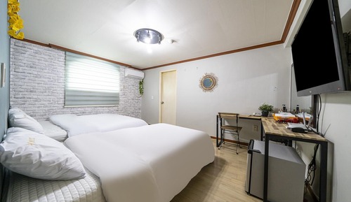 Room (Twin (Netflix air purifier))