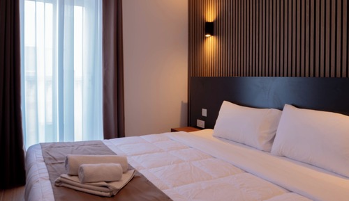 Suite estudio básica, 1 cama de matrimonio, no fumadores, baño privado