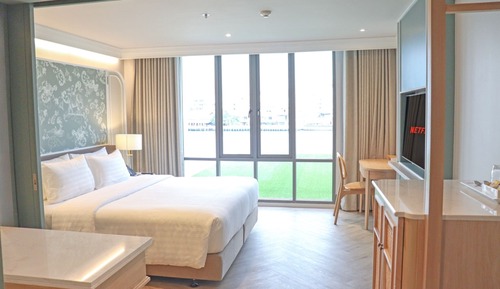 Habitación, 1 cama de matrimonio grande, vistas al río (Quarter)