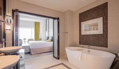 Habitación Premium, balcón (Twin Bed, Corniche view)