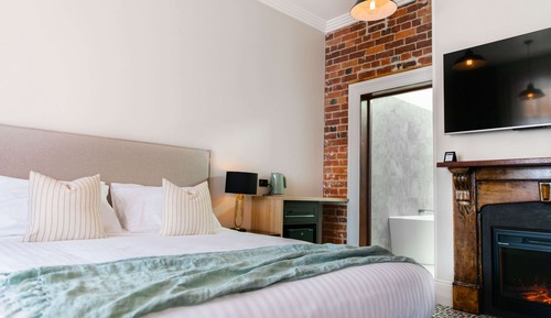 Estudio, 1 cama de matrimonio grande, balcón