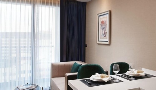 Suite, City View