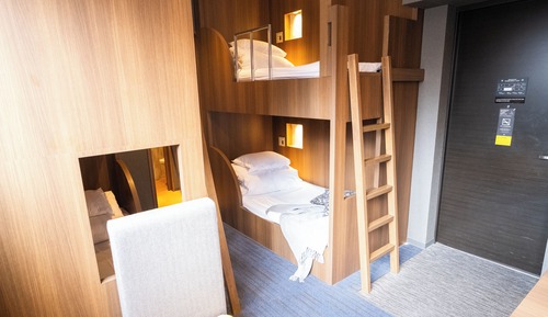 Habitación cuádruple superior, no fumadores (Signature Group Dining)