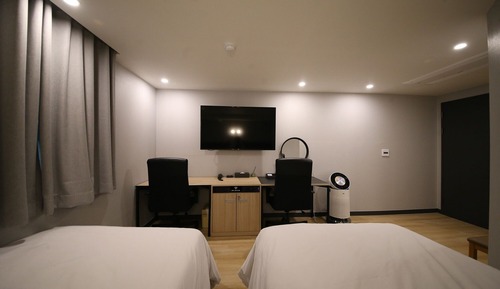 Room (Twin Bed Room)